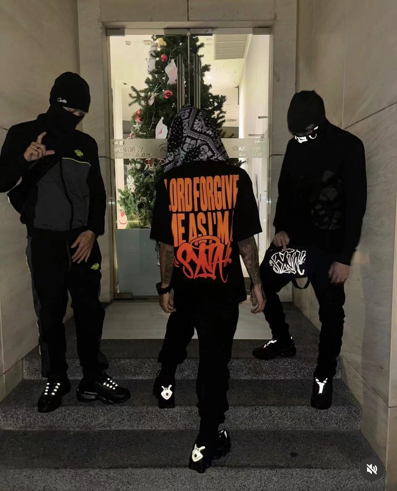 Syna Halloween T-shirt