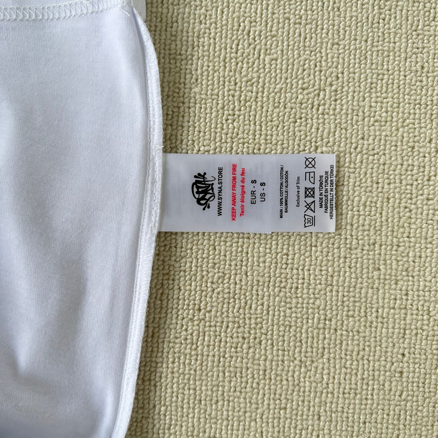 Syna Halloween T-shirt