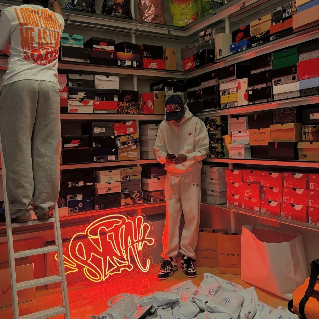 Syna Halloween T-shirt